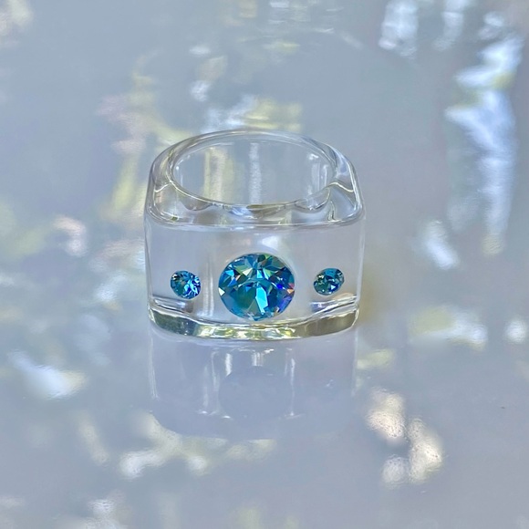 Women’s Blue Swarovski Crystal Lucite Cube Shape Ring, Chunky Statement Rings - Picture 6 of 9